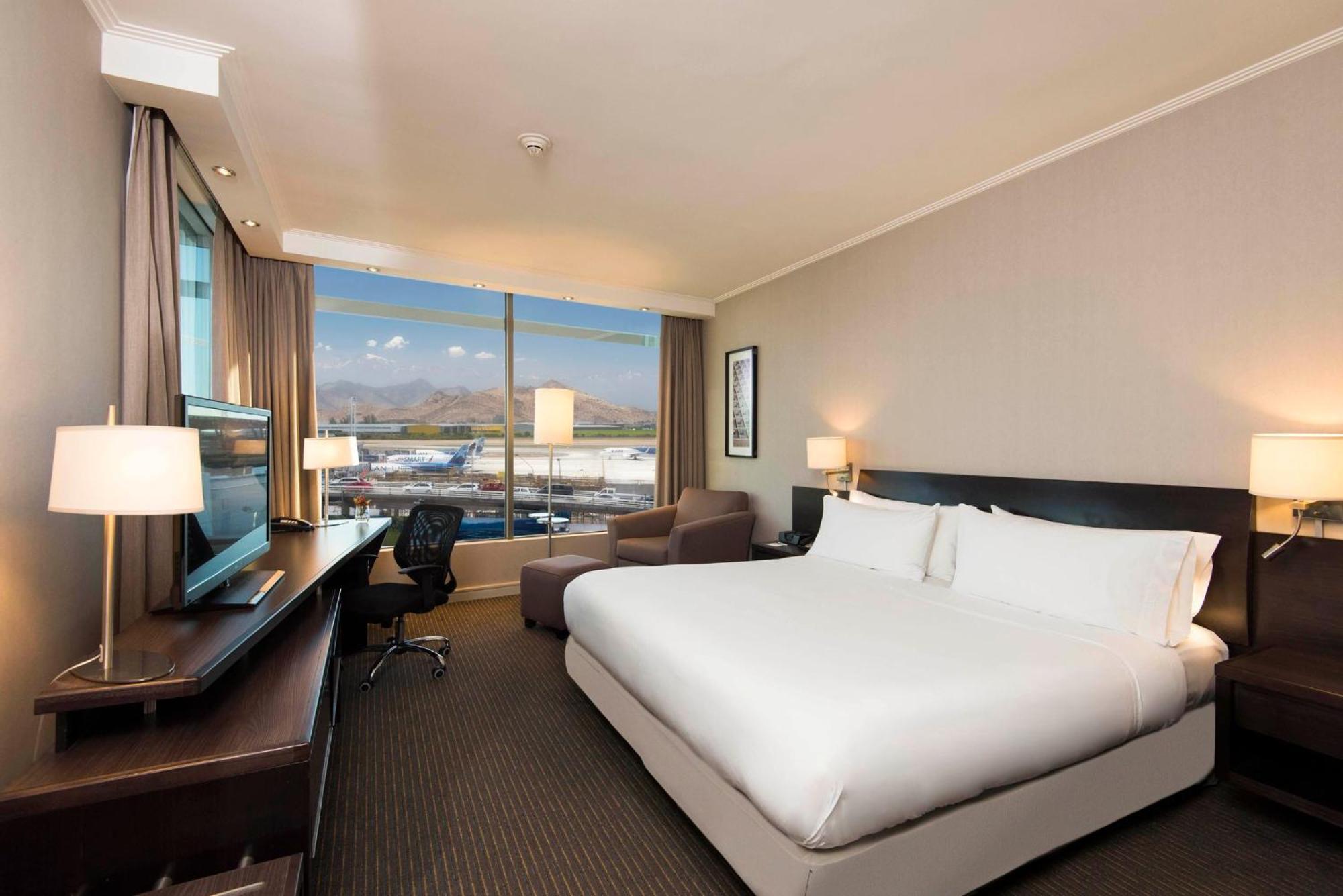Holiday Inn Santiago - Airport Terminal By Ihg — Photos 1